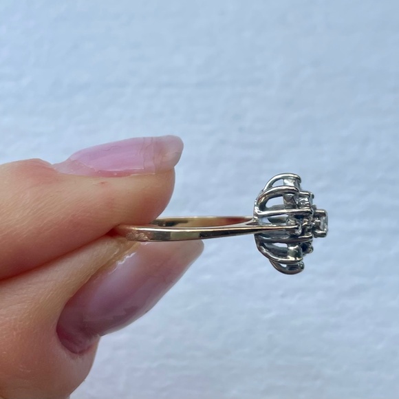 Diamond Ring w. Thin 14K Gold Band - Picture 5 of 9